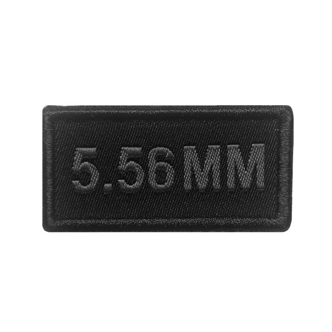 Patch calibre 5.56 mm brodé gris sur tissu noir - A10 Equipment