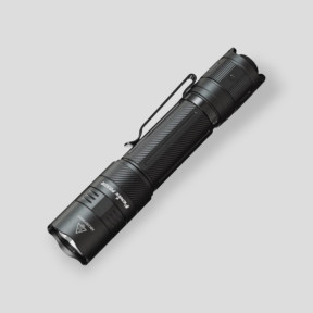 Ładowalna latarka taktyczna PD32R - 1400 lumenów - Fenix