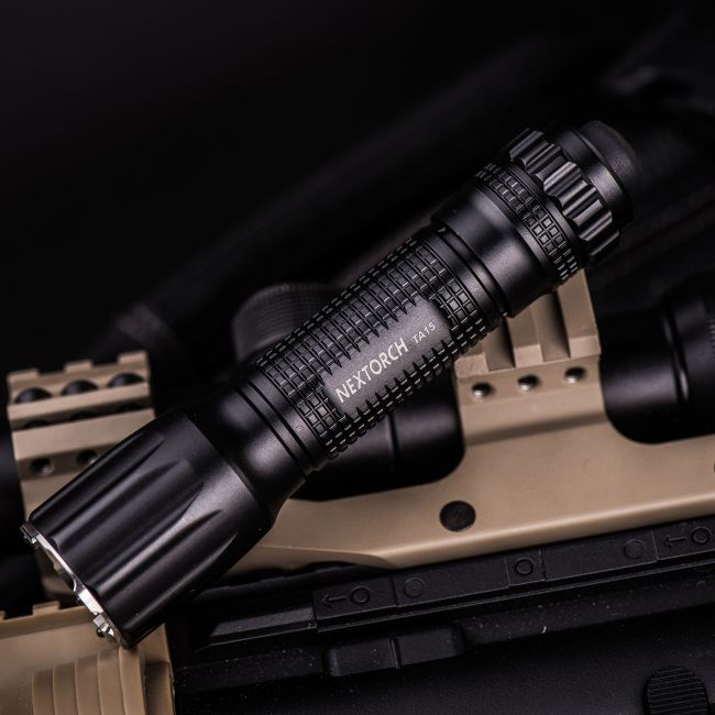 Torcia tattica ricaricabile compatta TA15 V2.0 (700 lumen) - Nextorch