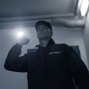 Rechargeable Compact Tactical Flashlight ED10 (1,400 lumens) - Nextorch
