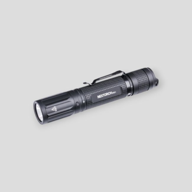 Latarka taktyczna ładowalna E52D (3 700 lumenów) - Nextorch