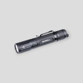 Latarka taktyczna ładowalna E52D (3 700 lumenów) - Nextorch