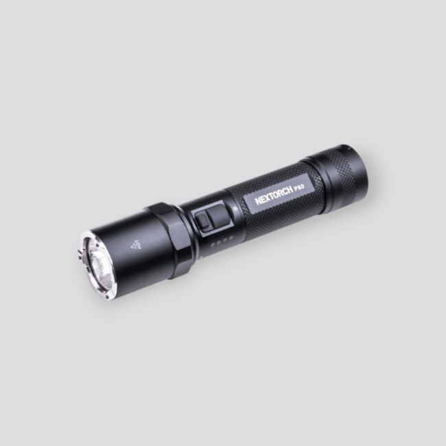 Linterna táctica recargable P80B (2 100 lúmenes) - Nextorch