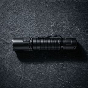 Oplaadbare tactische lamp XT2CR Pro (2 100 lumen) - Zwart - Klarus