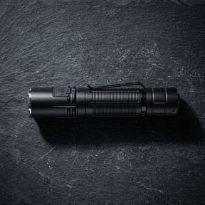 Lampe tactique rechargeable XT2CR Pro (2 100 lumens) - Noir - Klarus