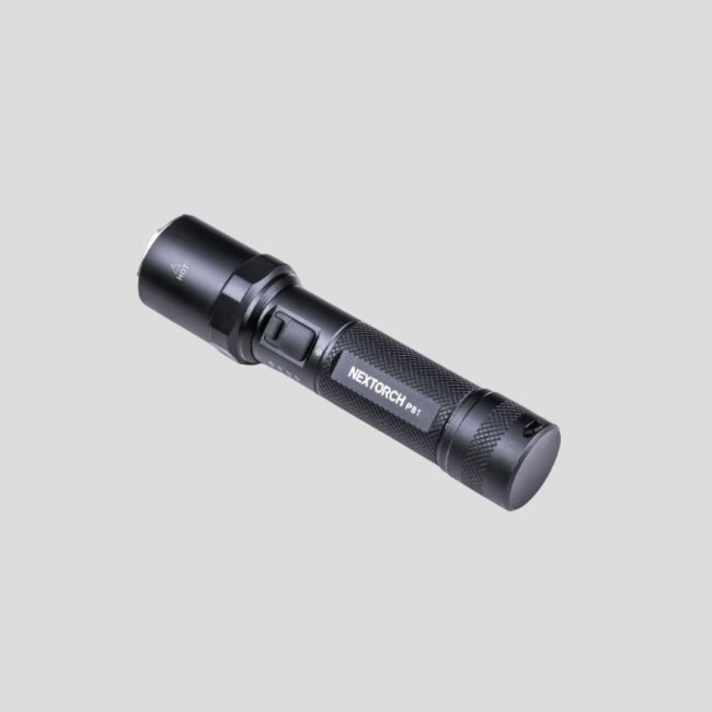 Linterna táctica recargable P81B (3 700 lúmenes) - Nextorch