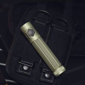 Taktyczna latarka Baton Ultra (1 800 lumenów) - Oliwkowa Zieleń - Olight