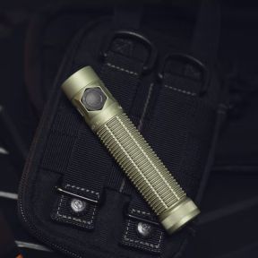 Tactische zaklamp Baton Ultra (1 800 lumen) - Olijfgroen - Olight