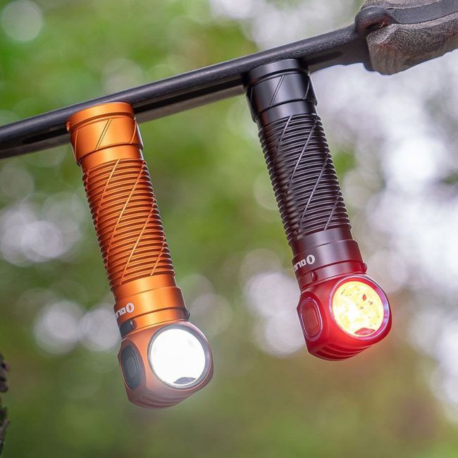 Obrotowa i ładowalna latarka czołowa Perun 3 (3 000 lumenów) - Czarny - Olight
