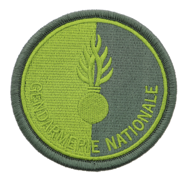 Nicht zugelassenes Abzeichen der Gendarmerie Nationale mit geringer Sichtbarkeit in Grün
