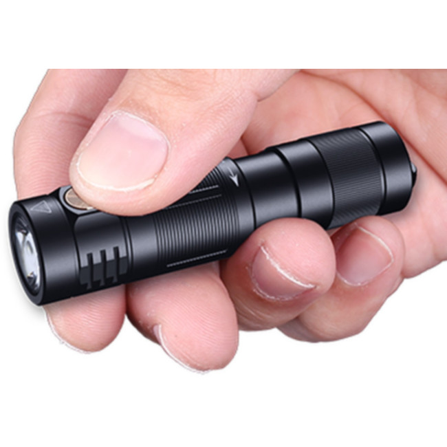 Wiederaufladbare kompakte Taschenlampe E09R - Fenix
