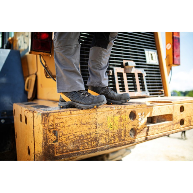 Veiligheidsschoenen Black Eagle Safety 54 mid S3 zwart en oranje - Haix