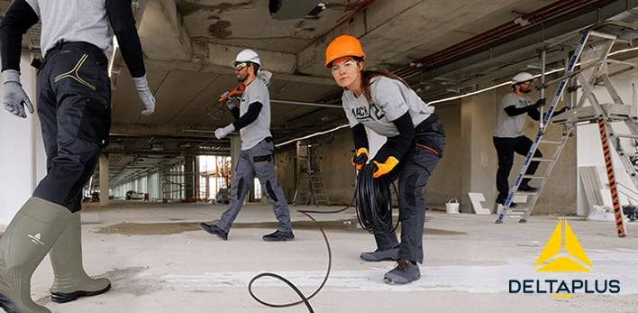 Vêtement de travail bâtiment : casque de chantier anti-bruit, lunettes de  protection EPI